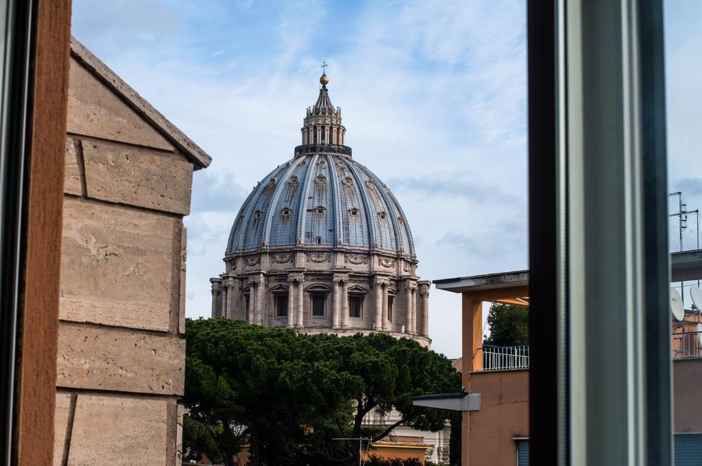 Vatican Balcony Rome Exterior photo